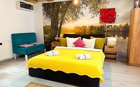 Venus Central Lux Studio